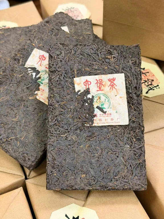 成都全城上门回收三鹤六堡茶回收中茶六堡茶回收免费估价变现首选